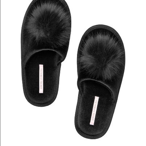 NWT - Victoria’s Secret Pom Slippers - Size Small - Picture 5 of 5